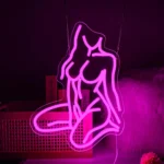 Neon Femme à Genoux 1