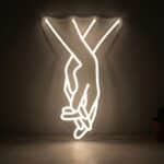neon mains entrelacees