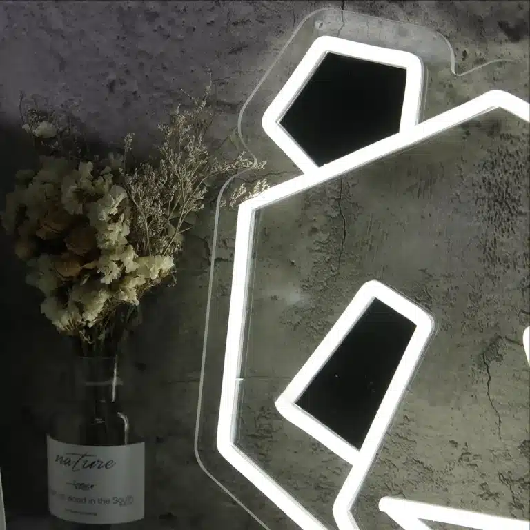 Neon Panda Géométrique 2