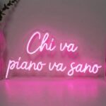 neon chi va piano va sano